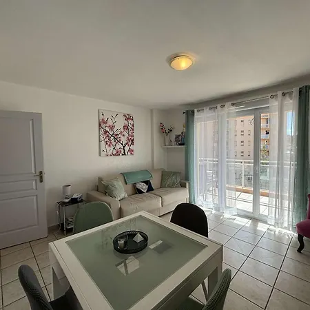 - F2 Climatise Avec Terrasse, Proche Centre, Et Transports, Parking Inclus - Fr-1-61-624